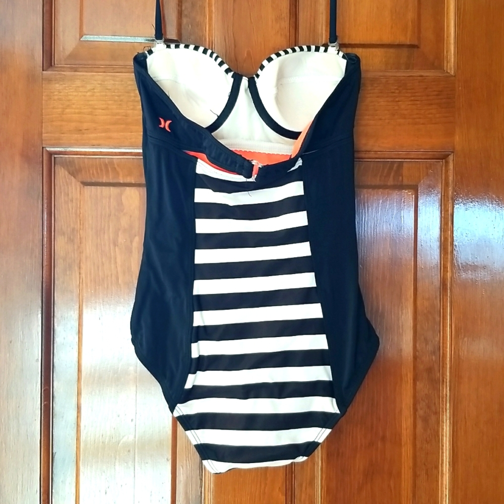 Hurley one piece swimsuit - Picture 2 of 4